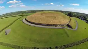 Newgrange (Ирландия)